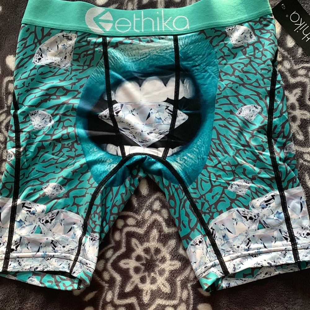 I’m selling these new sets for boys L 10/12 nice , comfortable and affordable